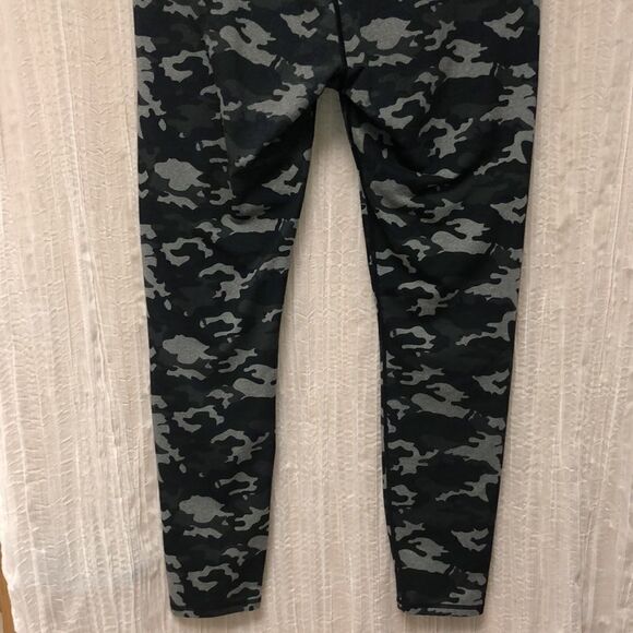 Fabletics XL Camo Green Charcoal Gray Define 7/8 High Waist PowerHold Leggings - Picture 9 of 12